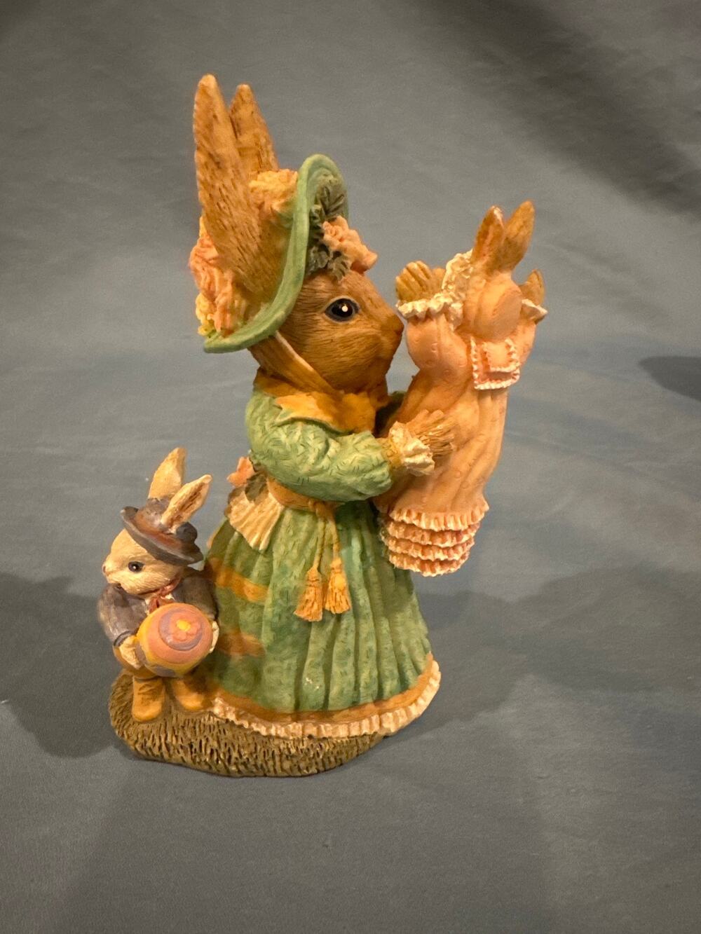 Vintage 1994 Victorian Collection Mother Hopper Tom Lilly Rabbit Figurine #VA23